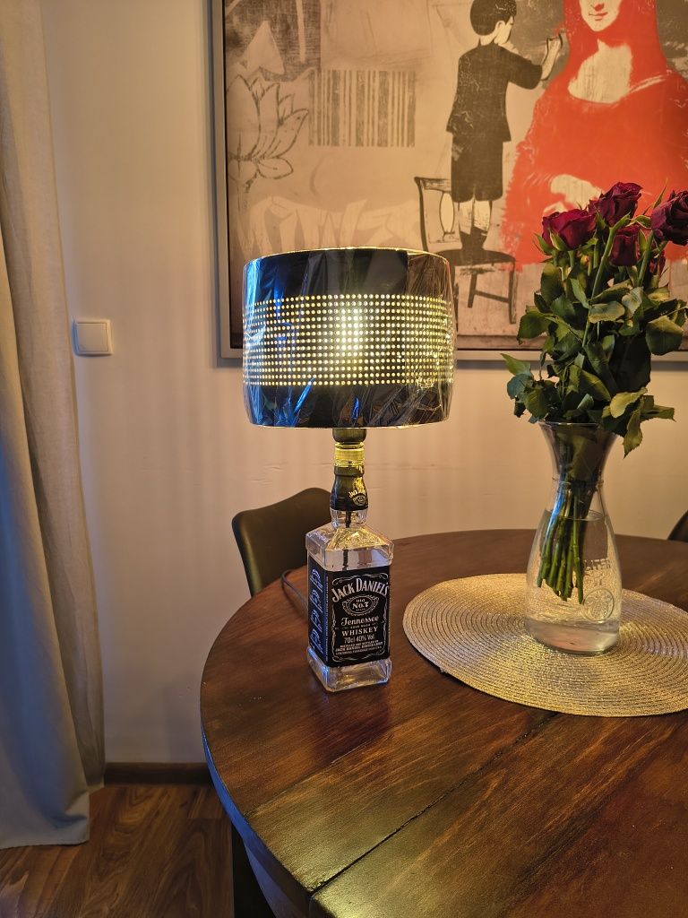Lampka stołowa z butelki po Jacku Danielsie