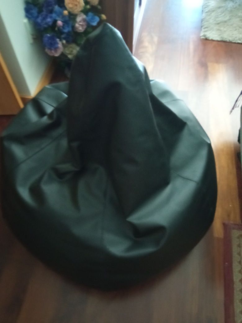 Putf preto Simi novo com fecho