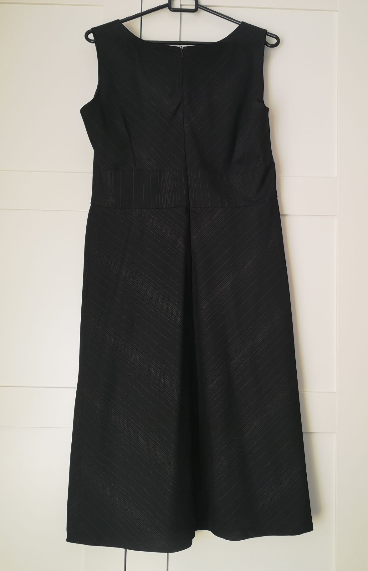 Elegancka sukienka Orsay - czarna w delikatne prążki