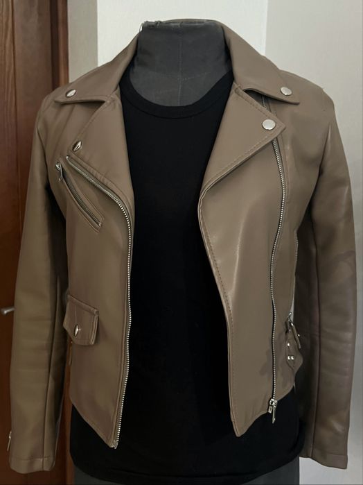 Бежева коротка косуха