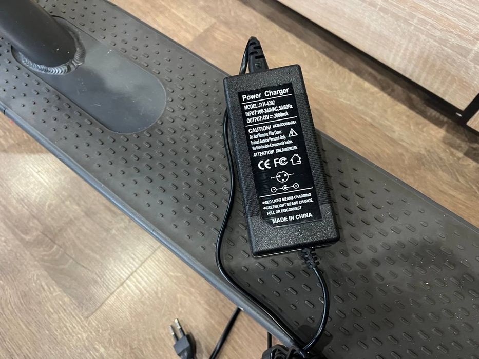 Електросамокат на безкамерних покришках