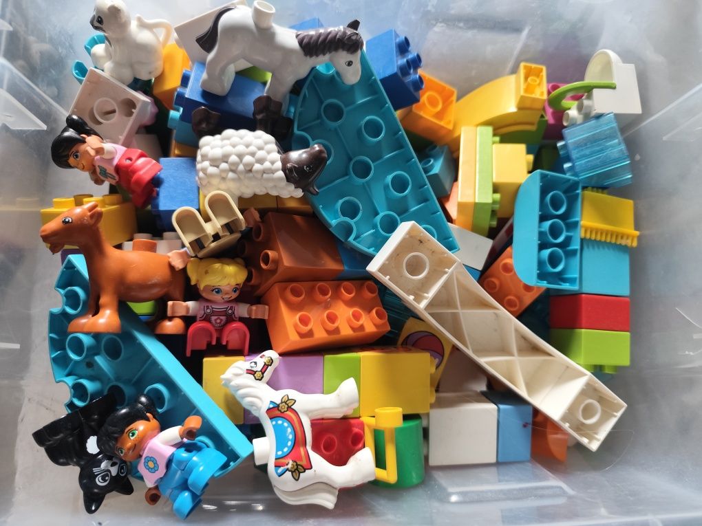LEGO Duplo klocki ludziki zwierzeta plus podkładka