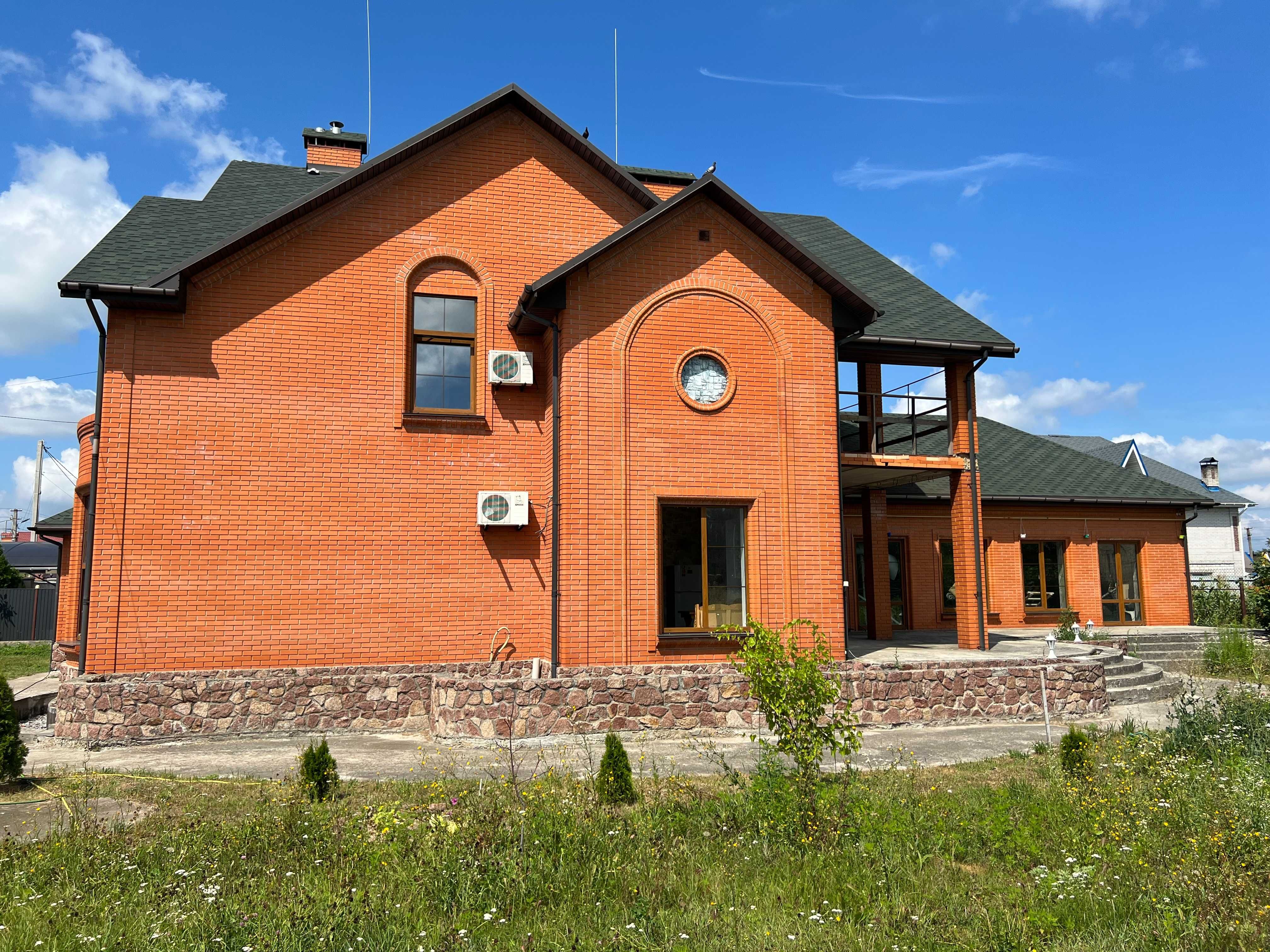 Гора дом 2х.эт. кирпичный 300кв.м.
