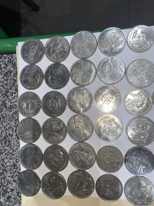 Moedas de 200 e 100 escudos