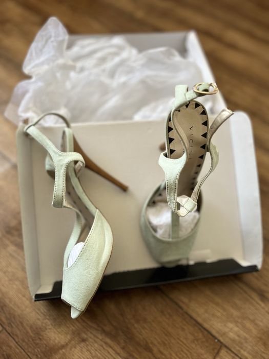 Босоніжки 37 розмір