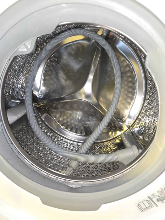Pralko-suszarka Slim .8 kg.1600 obr.Suszenie 5 kg.Silnik inventer.LCD.