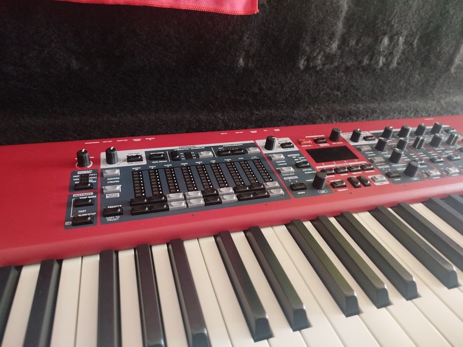Nord Electro 6Hp - Hammer action portable 73