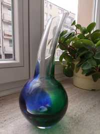 Szklany  kolorowy wazon,  uszczerbienie