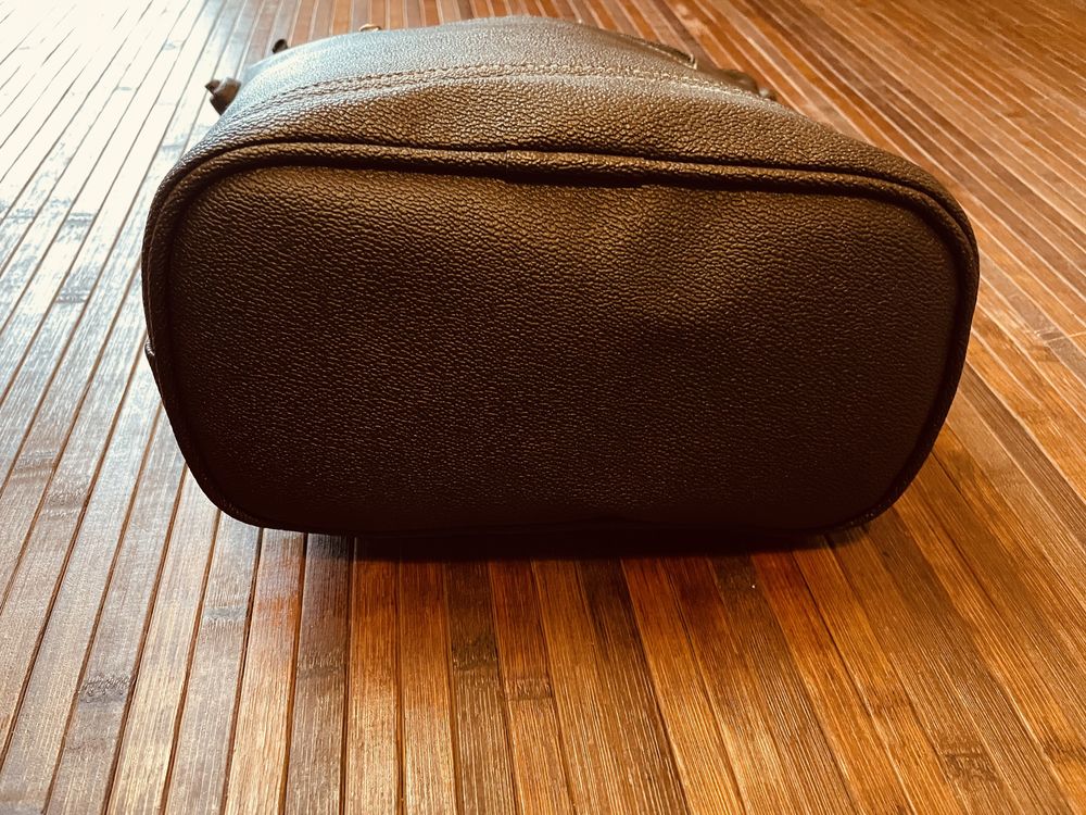 Bolsa em castanho NOVA ( sem etiqueta) - OPORTUNIDADE