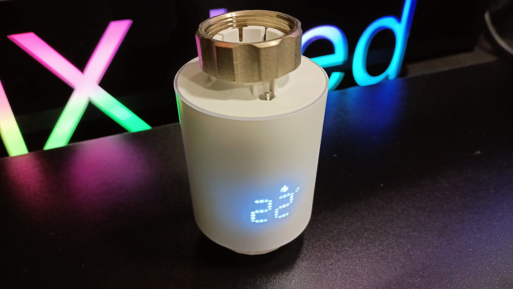 Głowica termostatyczna Smart Home Tuya inteligentny dom kalloryfer.