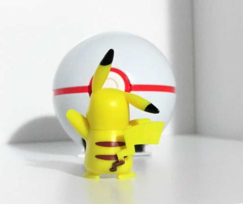 Conjunto de Pokebola + Pokemon Pikachu Original Nintendo Tomy