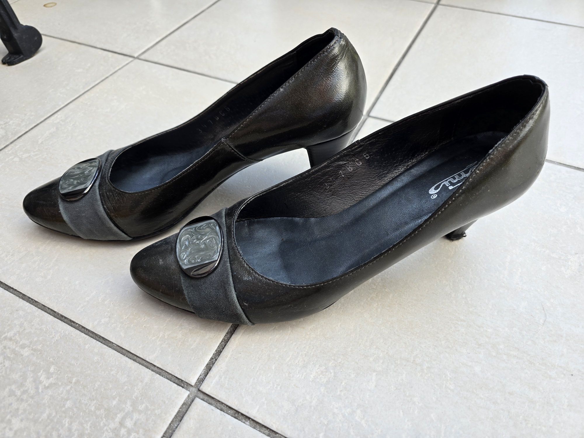 Buty na obcasie Emi