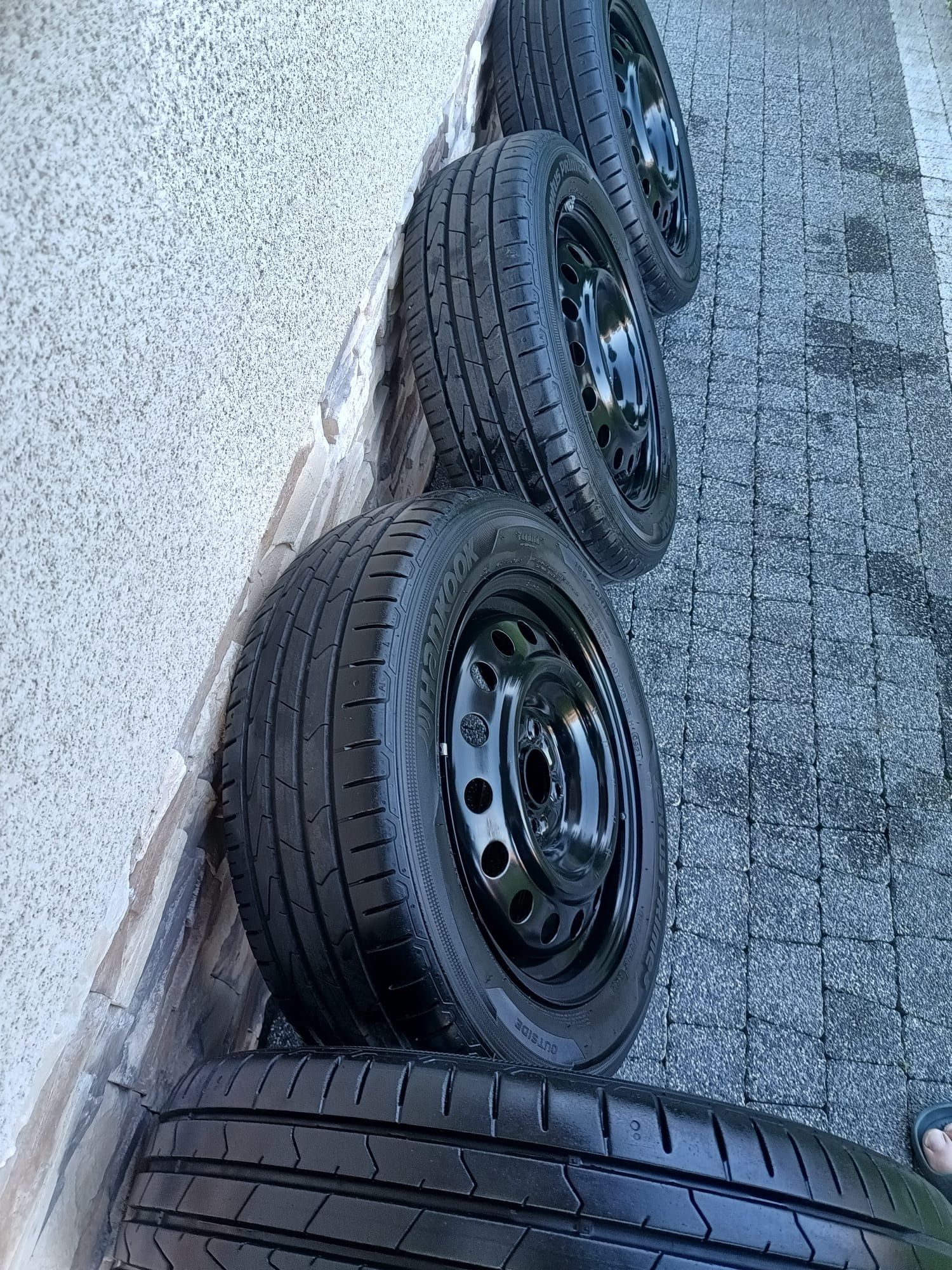 Komplet kół 185/60/R15 84h 4x100