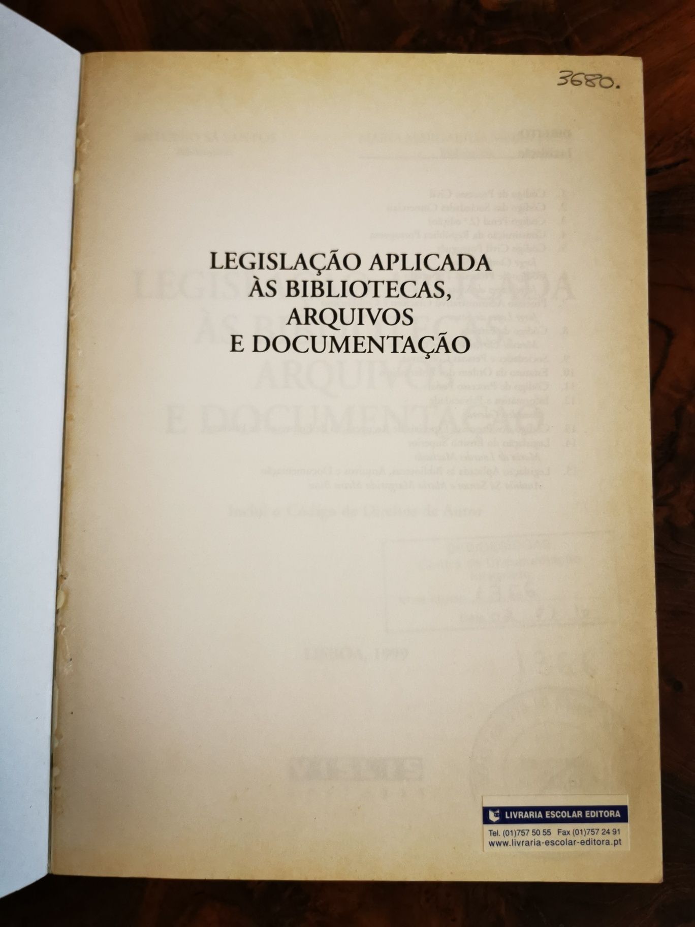 Livro Legislação aplicada às bibliotecas, arquivos e documentação.