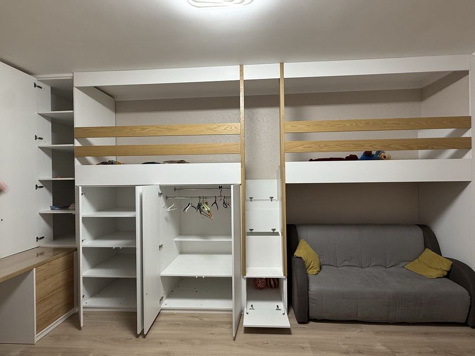 Дитяча стінка з шафами та ліжками для двох