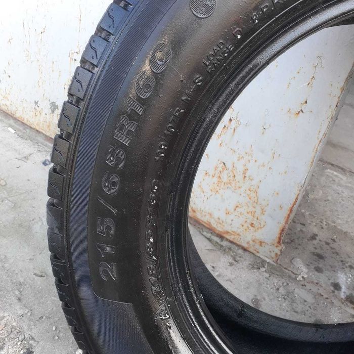 Продам 2 колеса Goodrid  215/65/16 C зима.