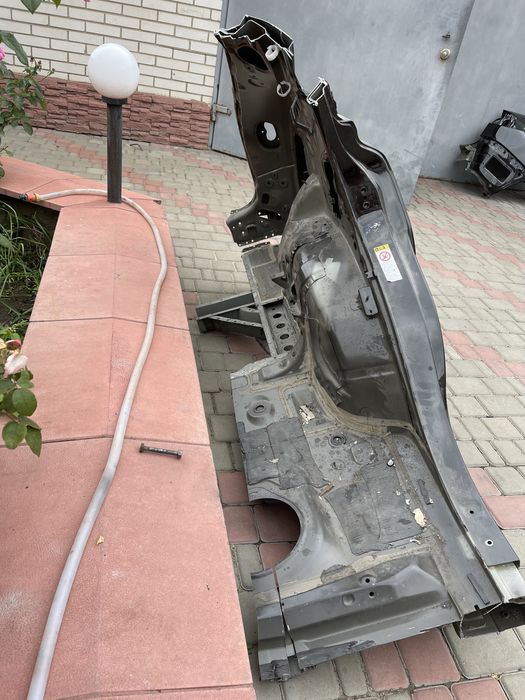 Левая задняя четверть