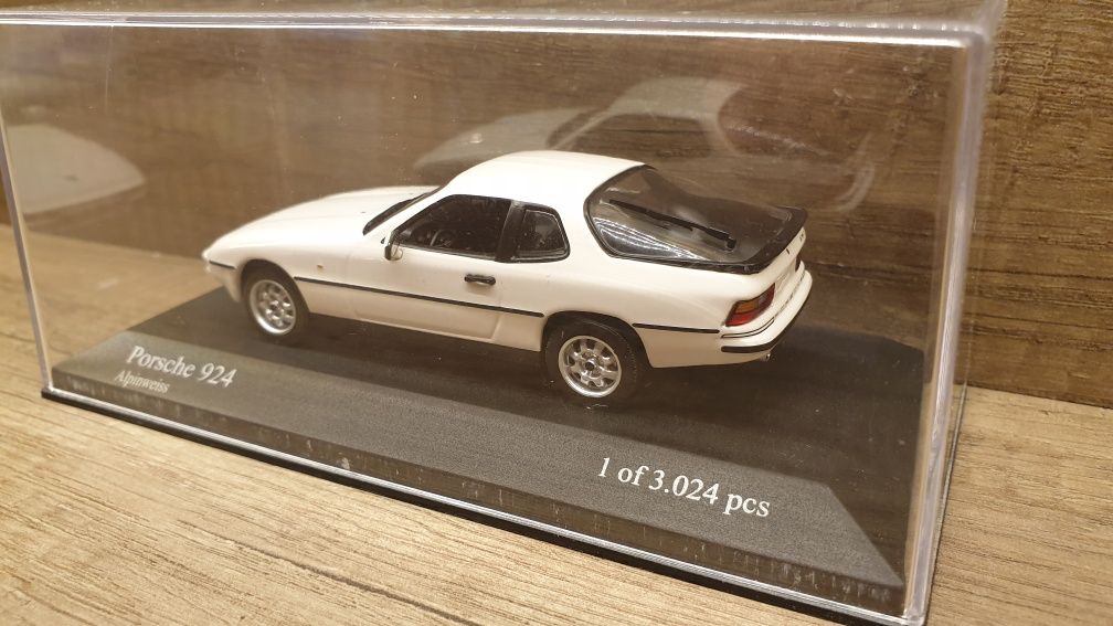 Model Minichamps PORSCHE 924 Alpinweiss 1:43, jak NOWY