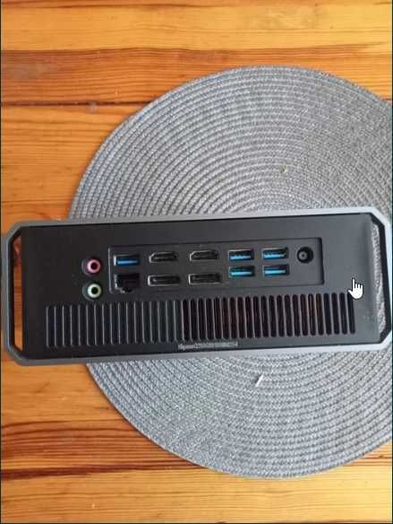 Mini PC CHUWI HiGame i7 8709G/RX Vega M/8 GB Ram/256 SSD/Win 10