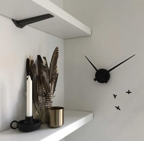 Relógio de parede minimalista Little Big Time Mini da marca Karlsson
