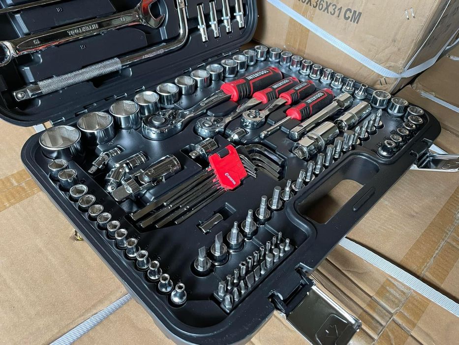 Набір інструментів професійний INTERTOOL ET - 8126