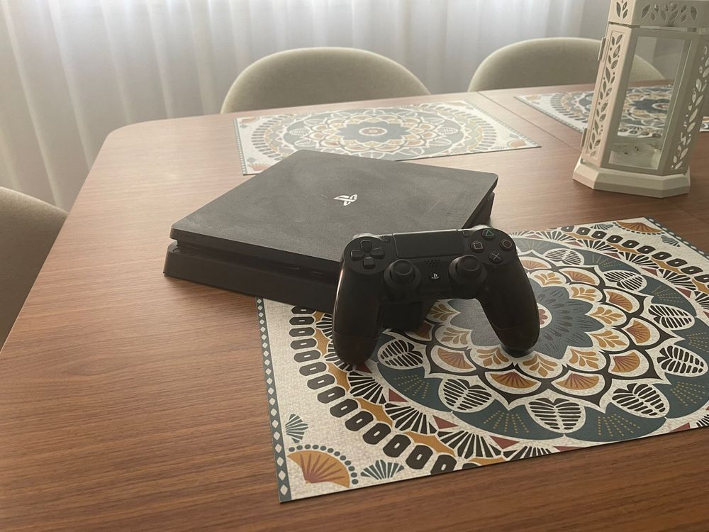 PS4 SLIM 500 GBytes