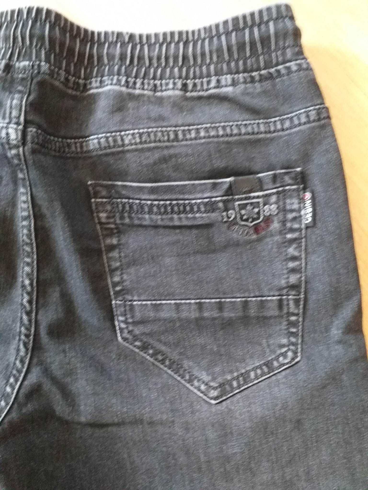 Spodnie jeansowe chłopięce