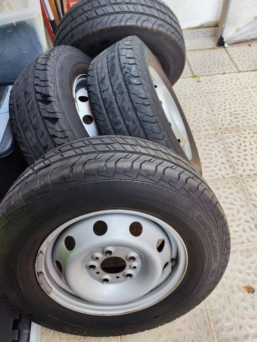 Pneus  Continental 215/70 R 15 C + Jantes Fiat Ducato