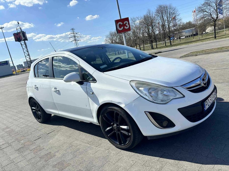 Opel Corsa 1.4 Benzyna 2011 rok