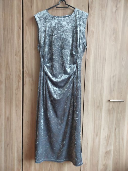 Błyszcząca sukienka 44