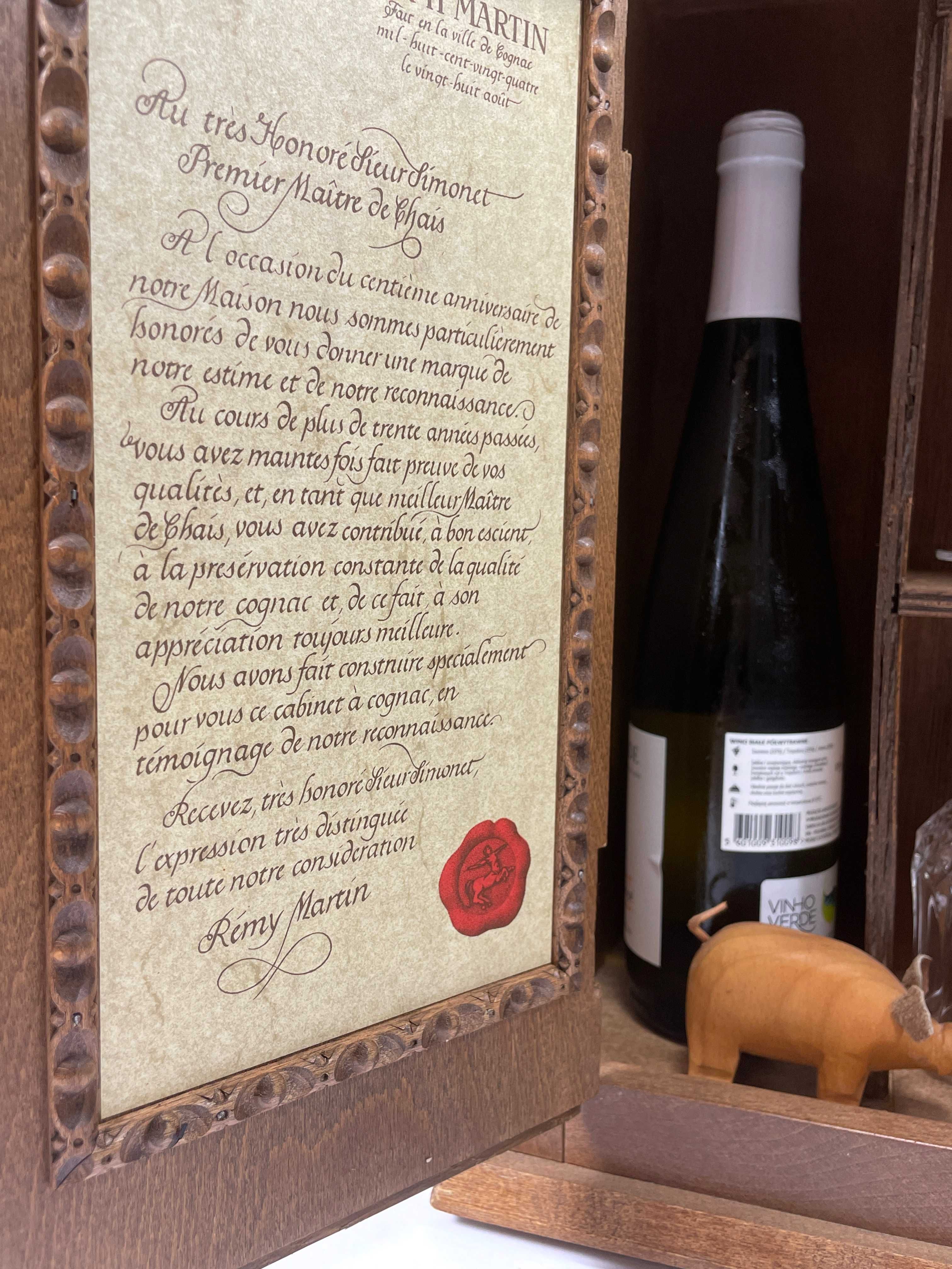 oryginalna drewniana vintage szafka na wino i kieliszki