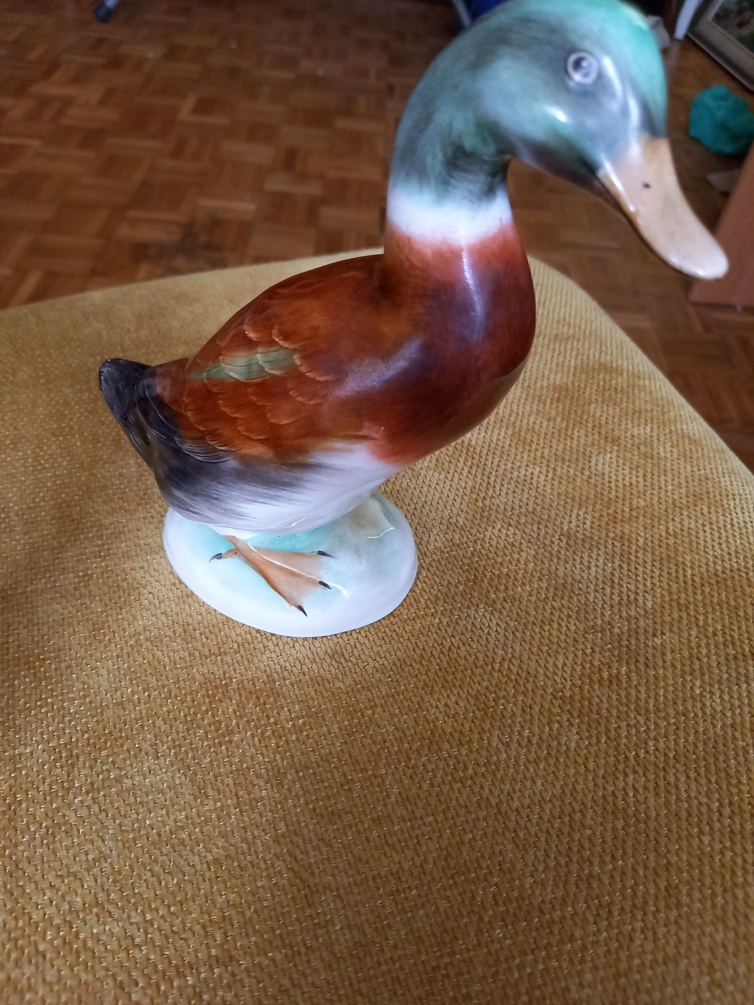 Kaczka figurka.z porcelany lub ceramiki.