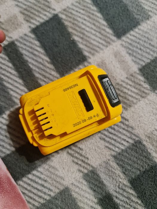 Продам акумулятор Dewalt 5ah