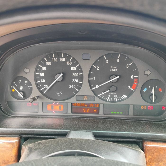 Автомобиль Бмв е39