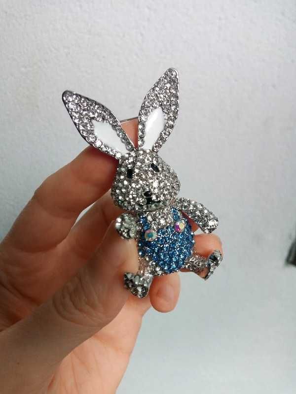 Pendente ou broche / alfinete em forma de coelho articulado 3D