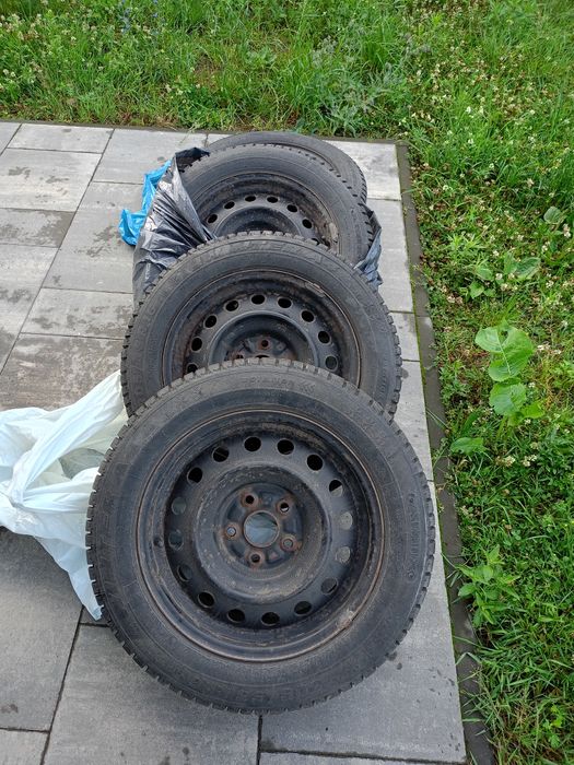 Koła stalowe zimowe opony toyota Avensis R16
