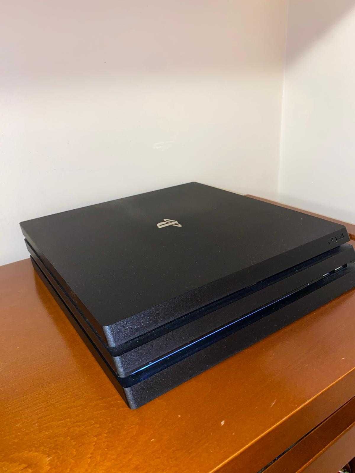 PS4 Pro 1T com 1 comando + 5 Jogos