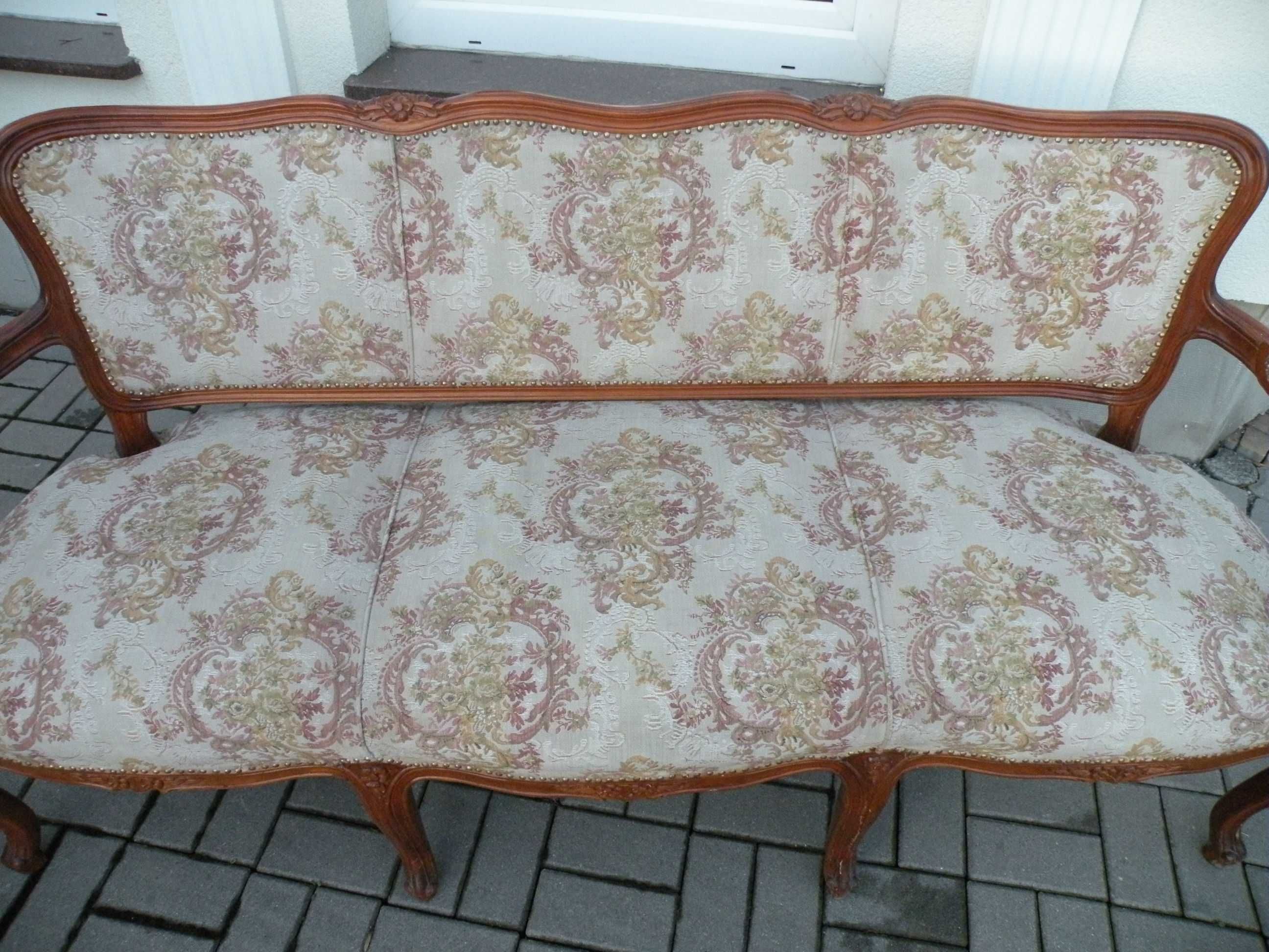 Sofa w Stylu Ludwika