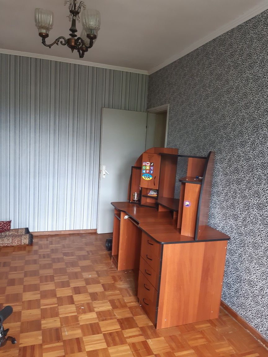 Продається 4-х кімнатна квартира, 5-ий поверх в Болгарському містечку
