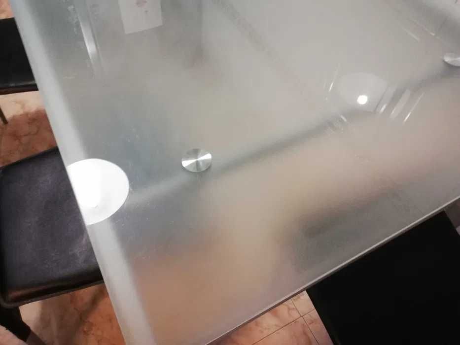 Mesa em vidro temperado