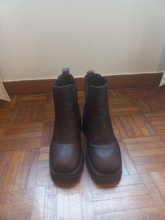 Botas castanhas em pele, tamanho 35