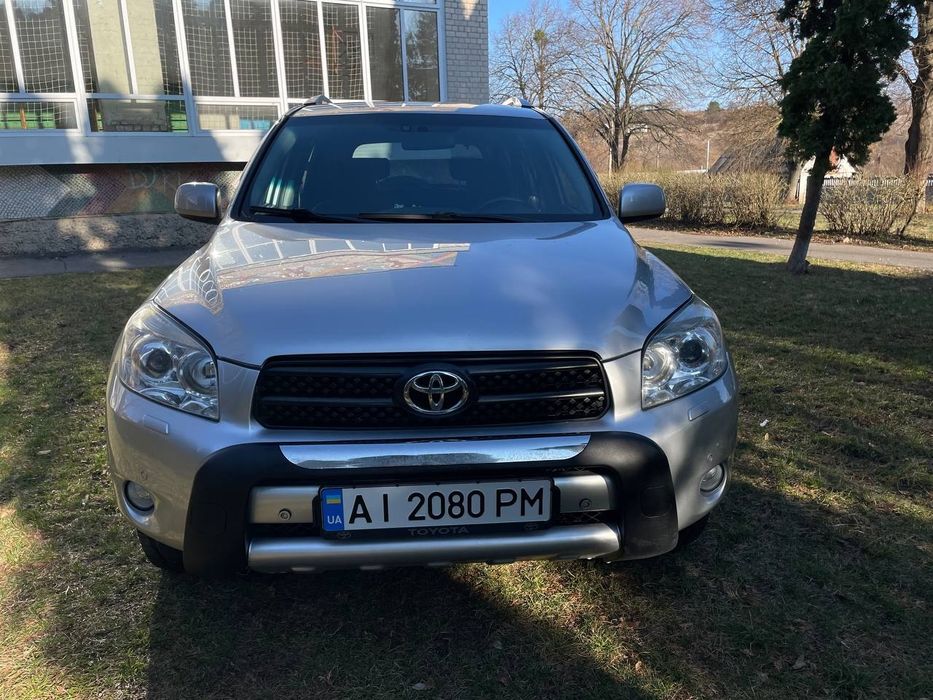 Продам тойота рав4 2007 року,з пробігом 195 тисяч,