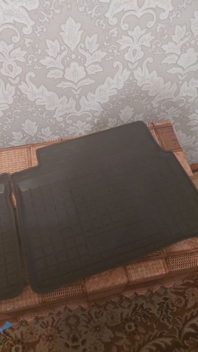 Продам коврики в тойота авенсис т25 седан