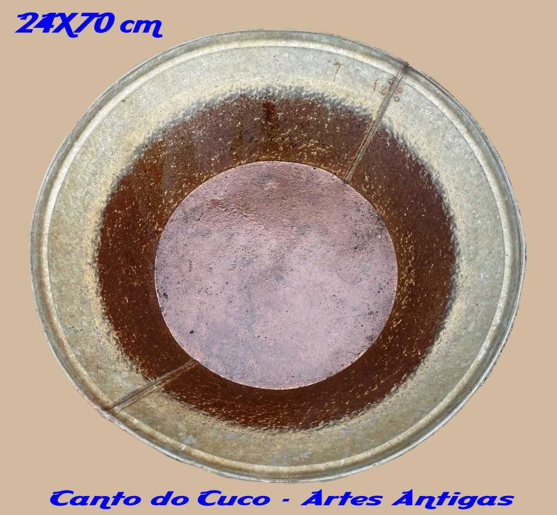 Alguidar antigo em Zinco