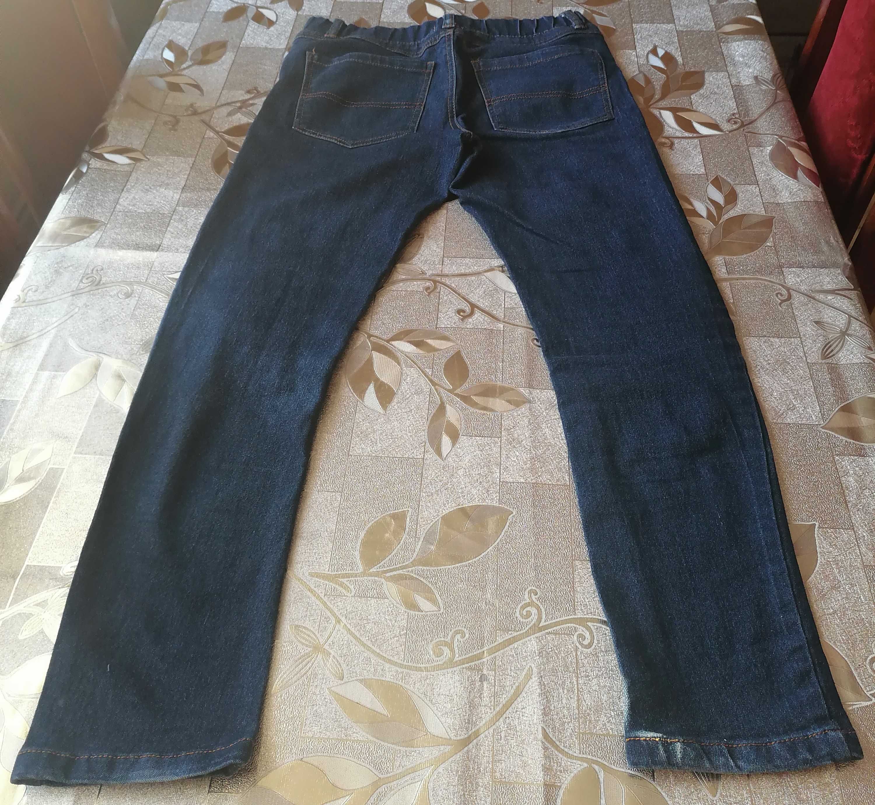 Czarne jeanse na gumce - rozmiar S/M