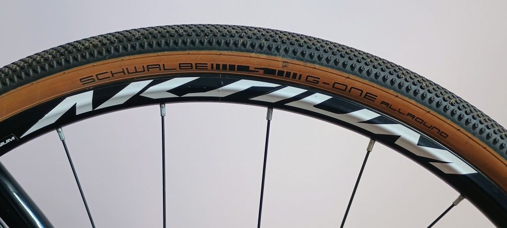 Gravel z prostą kierownicą JUST BIKES r57