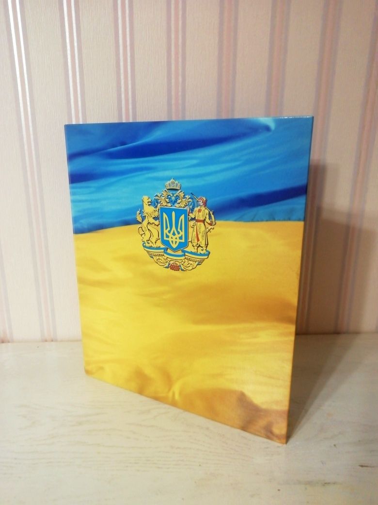 Папка для бумаг з символікоюА4