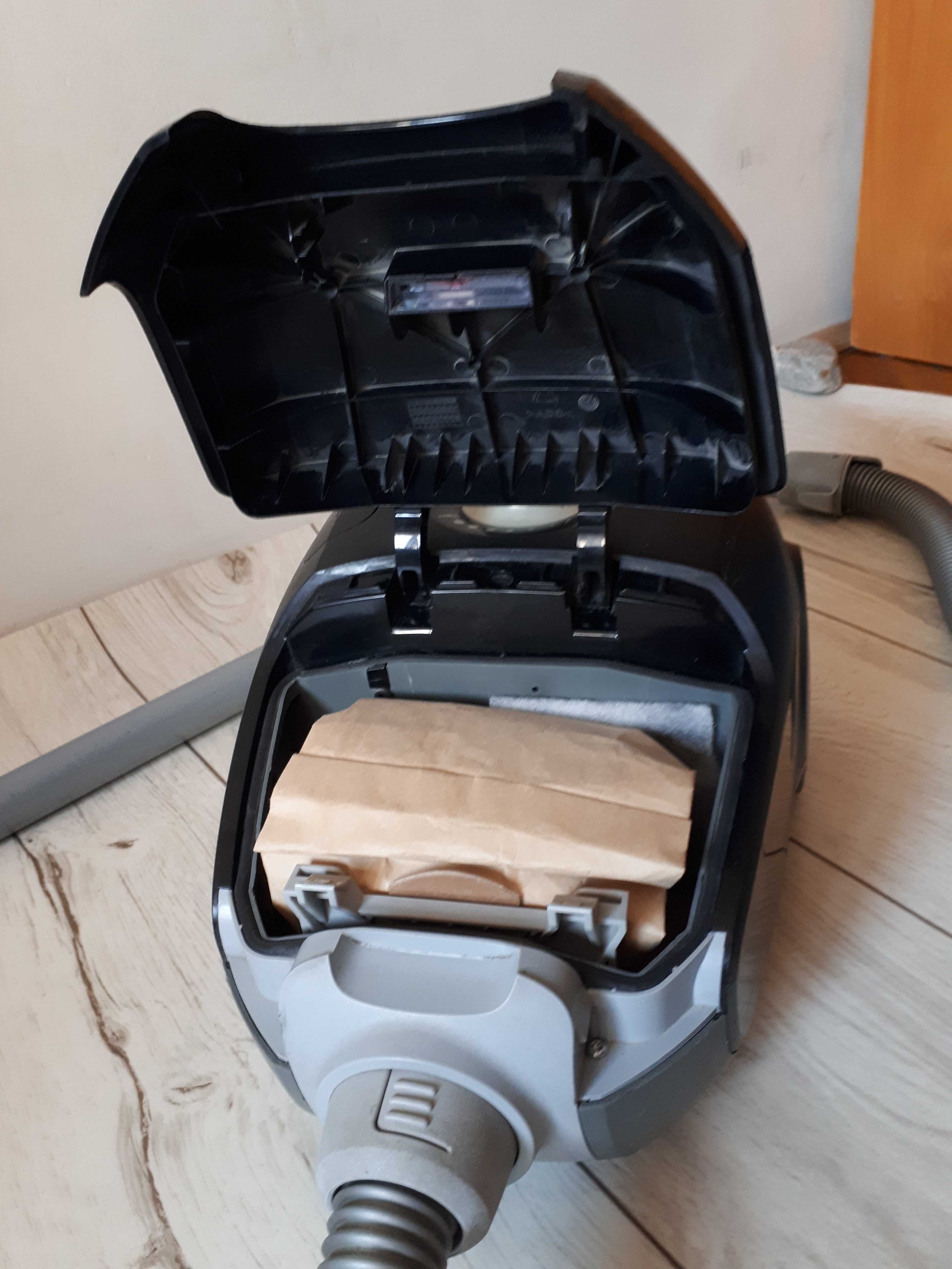 odkurzacz Electrolux 1800 W szeroka końcówka nowy worek