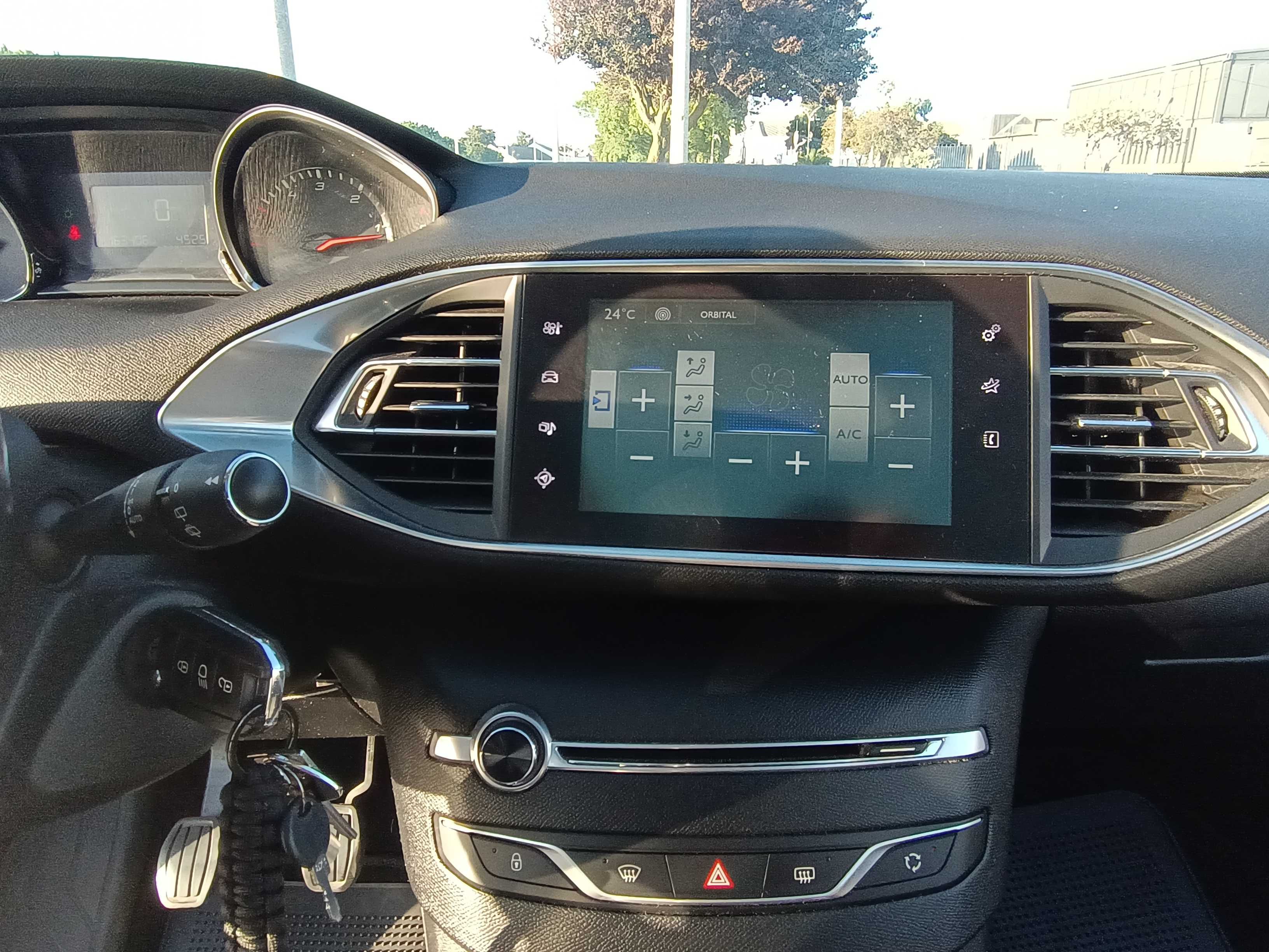 Peugeot 308 SW 1.6 BlueHDi | Carrinha Familiar | Teto Panorâmico Top