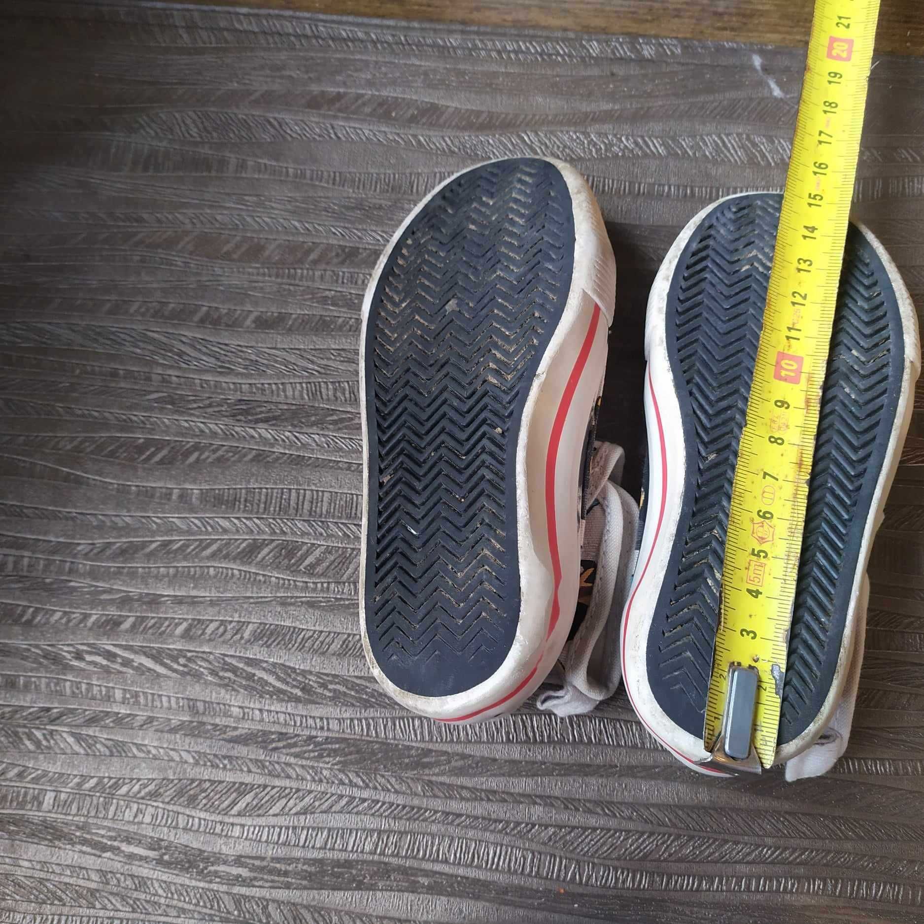 Buty trampki rozmiar 24 długość 15cm.